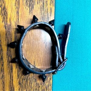 Studded leather bracelet (black)